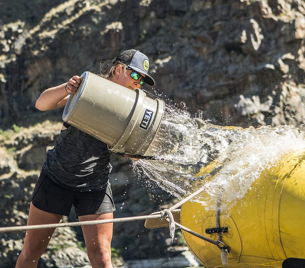 YETI LOADOUT® 19-LITER-EIMER - Farbe: WEISS